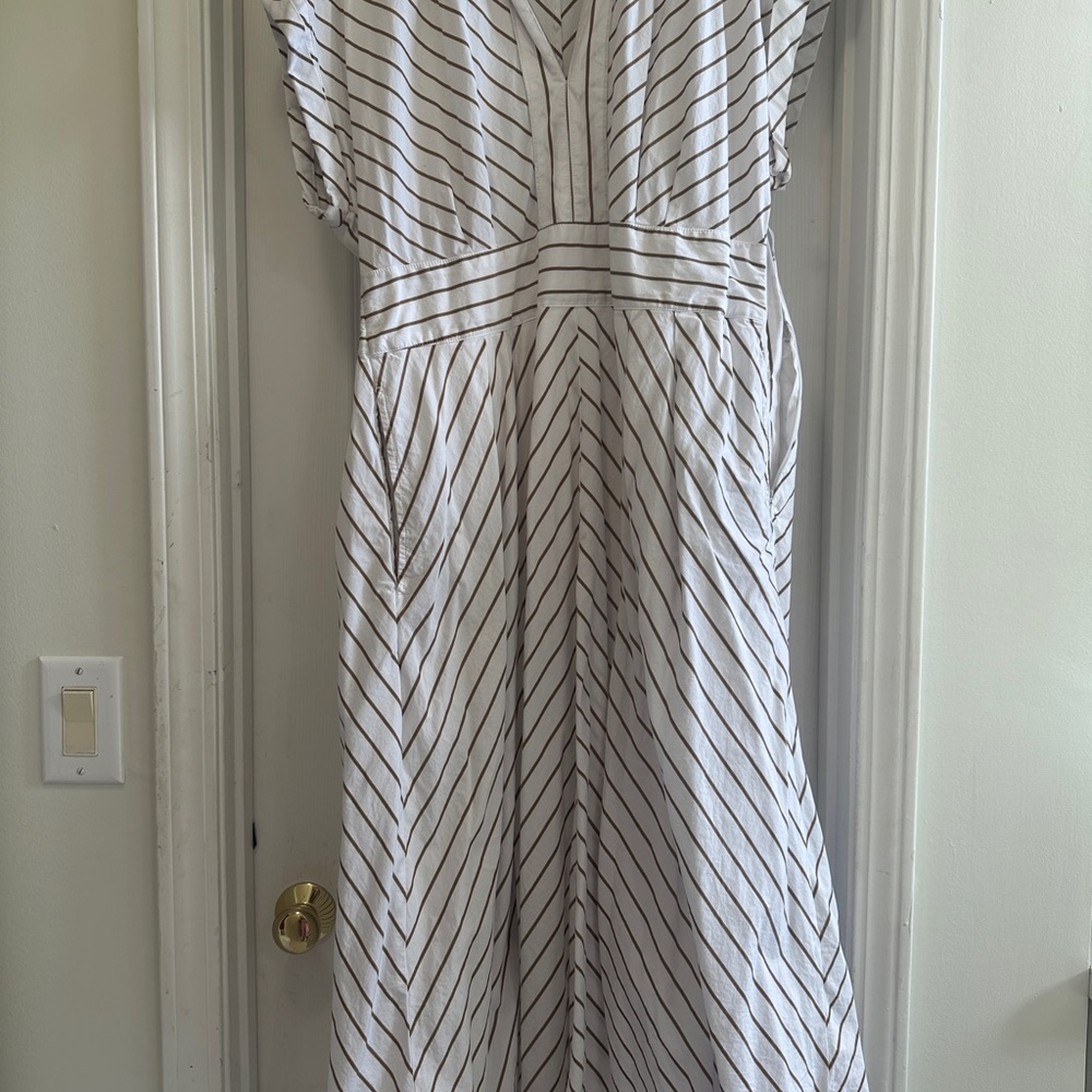 Chic Striped Maxi Dress in Black and White